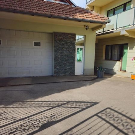 Peaceful Vacation Villa & Garden Сараево Экстерьер фото