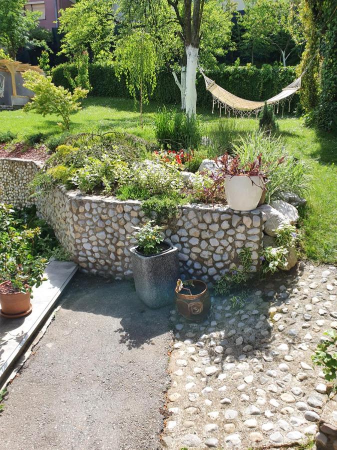 Peaceful Vacation Villa & Garden Сараево Экстерьер фото