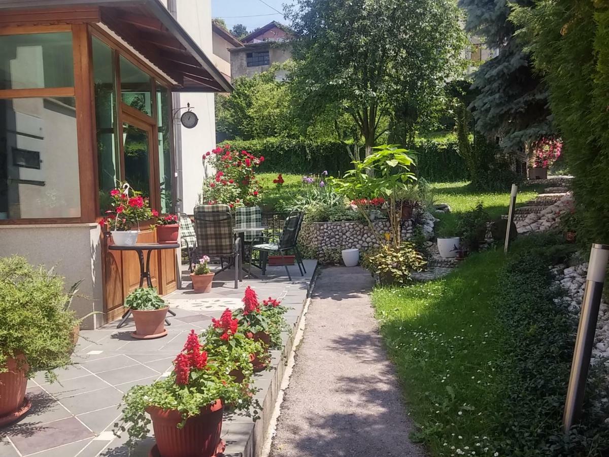 Peaceful Vacation Villa & Garden Сараево Экстерьер фото